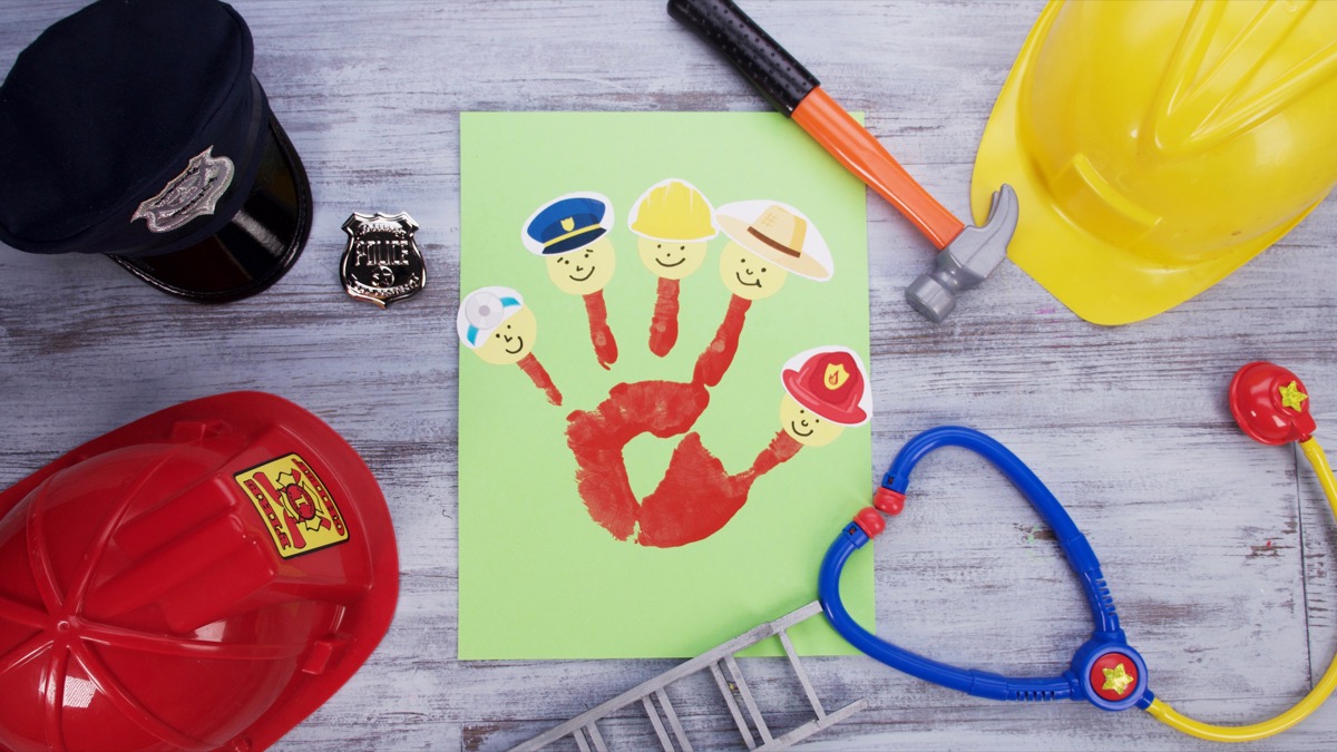 Giving Community Helpers A High Five - Super Simple